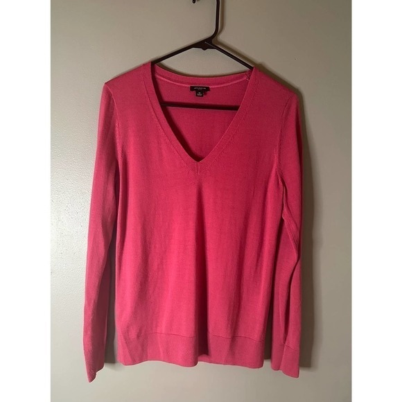 𝅺Ann Taylor v-neck extra five merino wool sweater women’s size M magenta - Picture 1 of 6